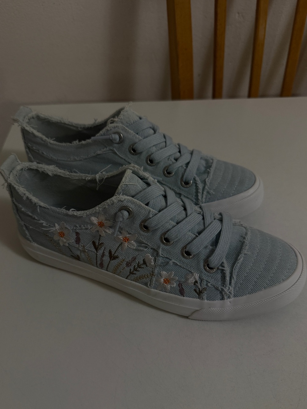 Malibu Light Blue Daisy Embroidered Canvas Sneakers - Picture 3 of 7